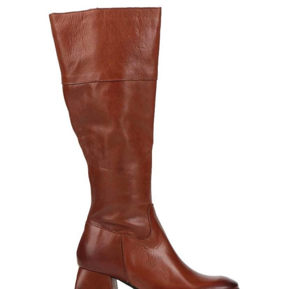 Brown Heeled Boots with Classic Equestrian Design